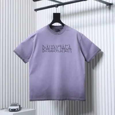 Balenciaga Kurzarm-T-Shirt – gewaschen & schlammgefärbt, mit geometrischem Doppel-B-Logo und Distressing