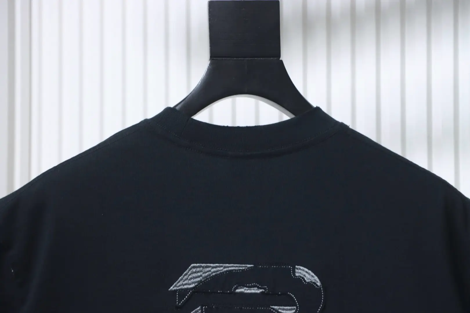 Balenciaga Kurzarmhemd mit Applikationsstickerei – Bild 6