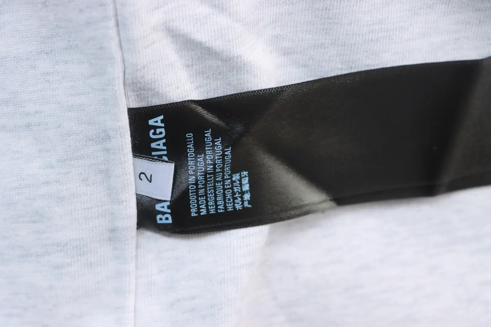 Balenciaga Overlapping Inverted-Letter Embroidered Short-Sleeve T-Shirt – Bild 10