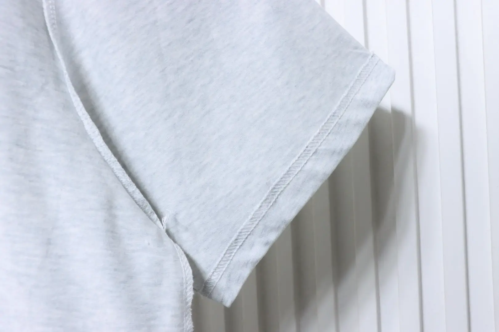 Balenciaga Overlapping Inverted-Letter Embroidered Short-Sleeve T-Shirt – Bild 6