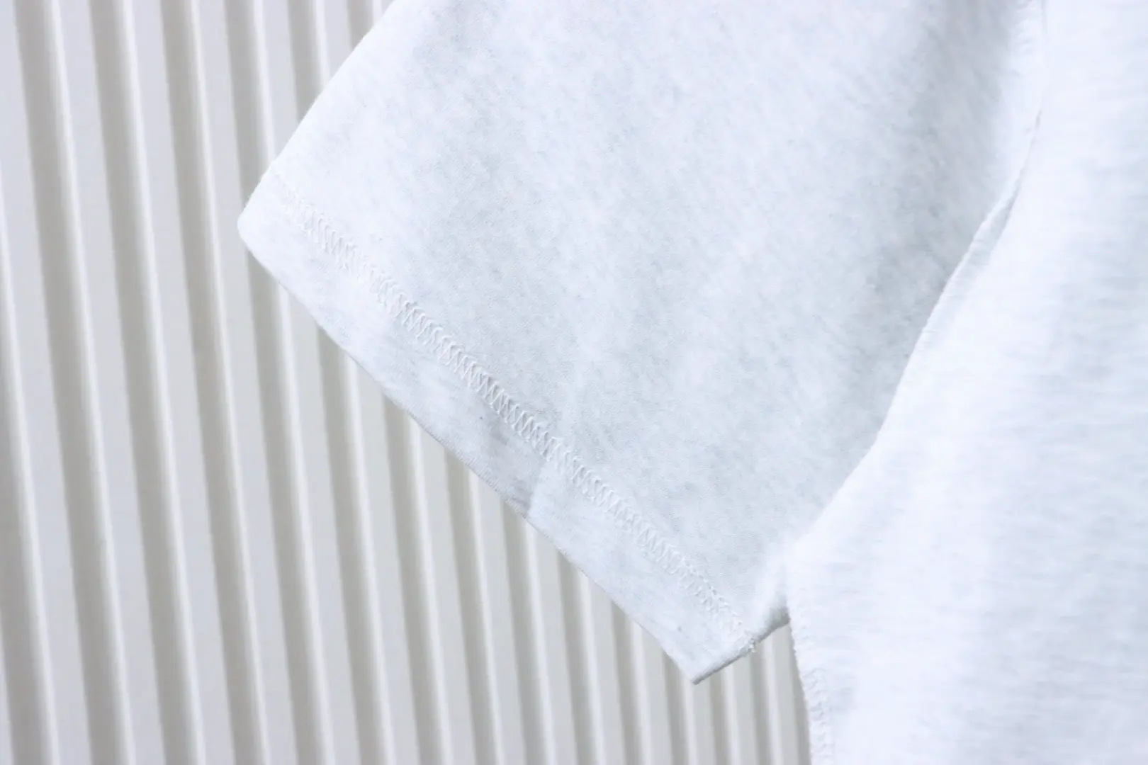 Balenciaga Overlapping Inverted-Letter Embroidered Short-Sleeve T-Shirt – Bild 7