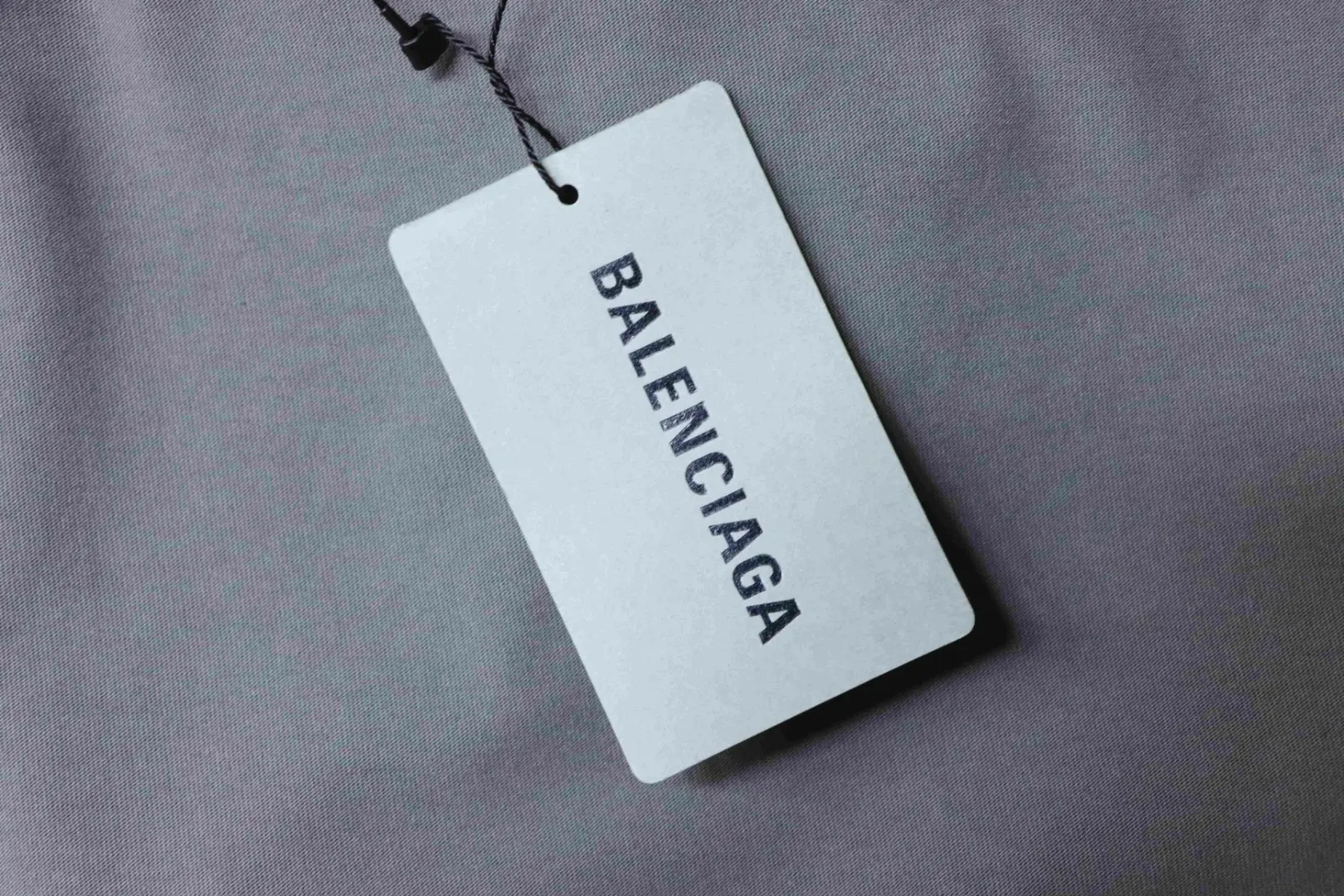 Balenciaga „Human“ T-Shirt mit kurzen Ärmeln – Bild 9