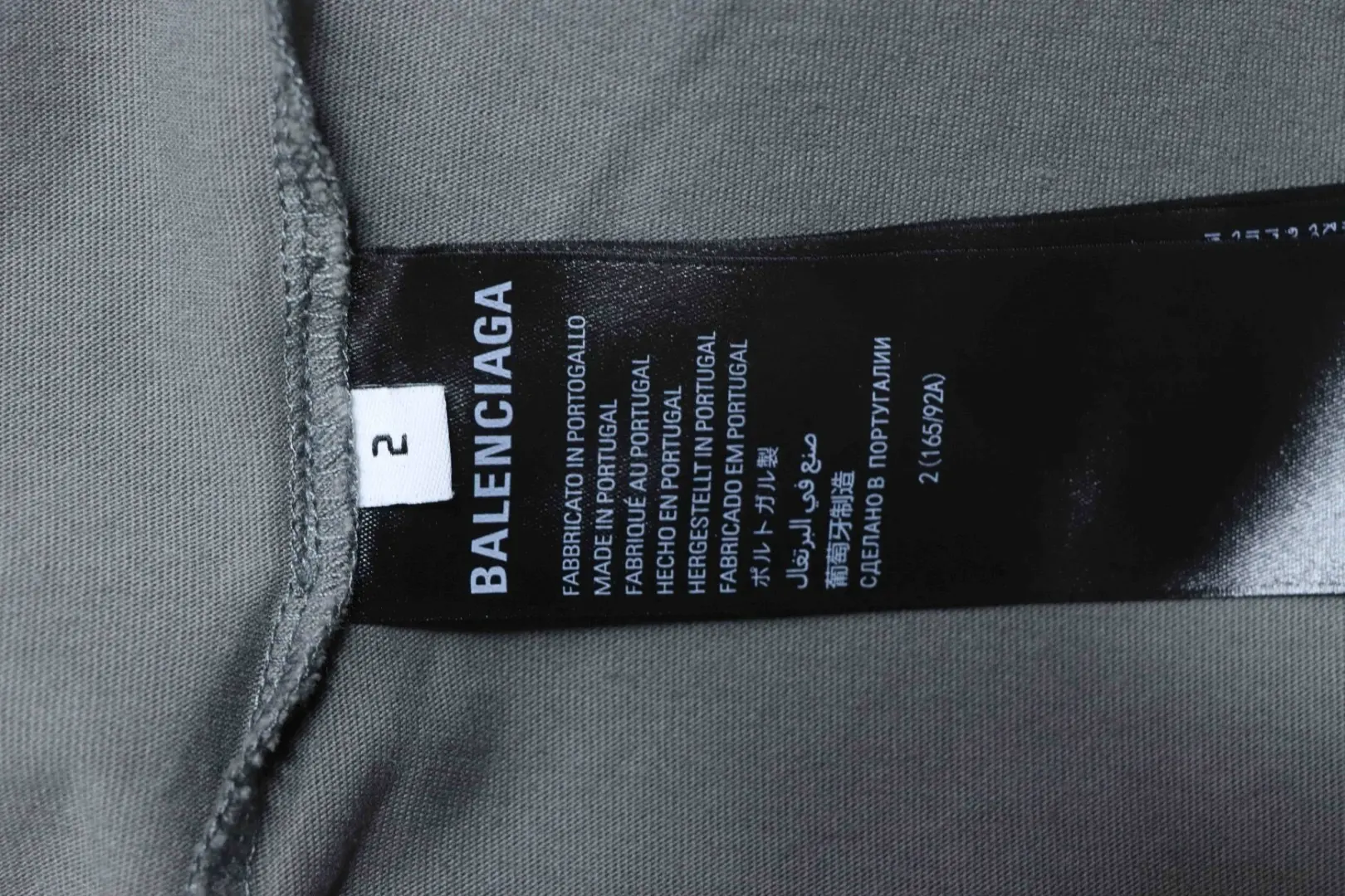 Balenciaga „Human“ T-Shirt mit kurzen Ärmeln – Bild 10