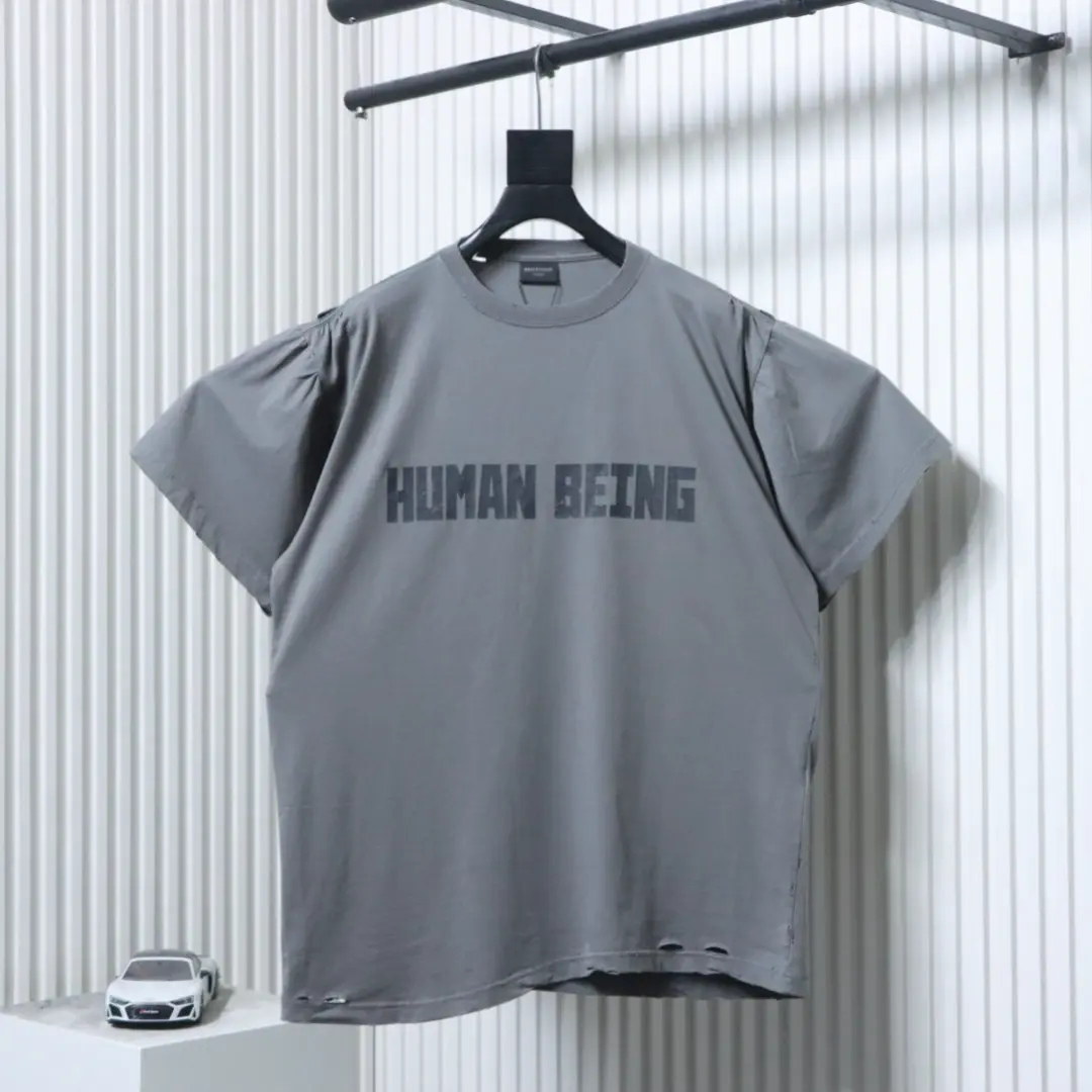 Balenciaga „Human“ T-Shirt mit kurzen Ärmeln