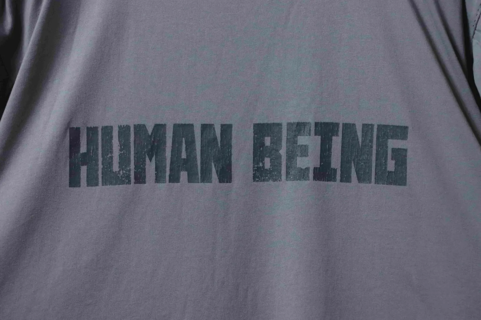Balenciaga „Human“ T-Shirt mit kurzen Ärmeln – Bild 5