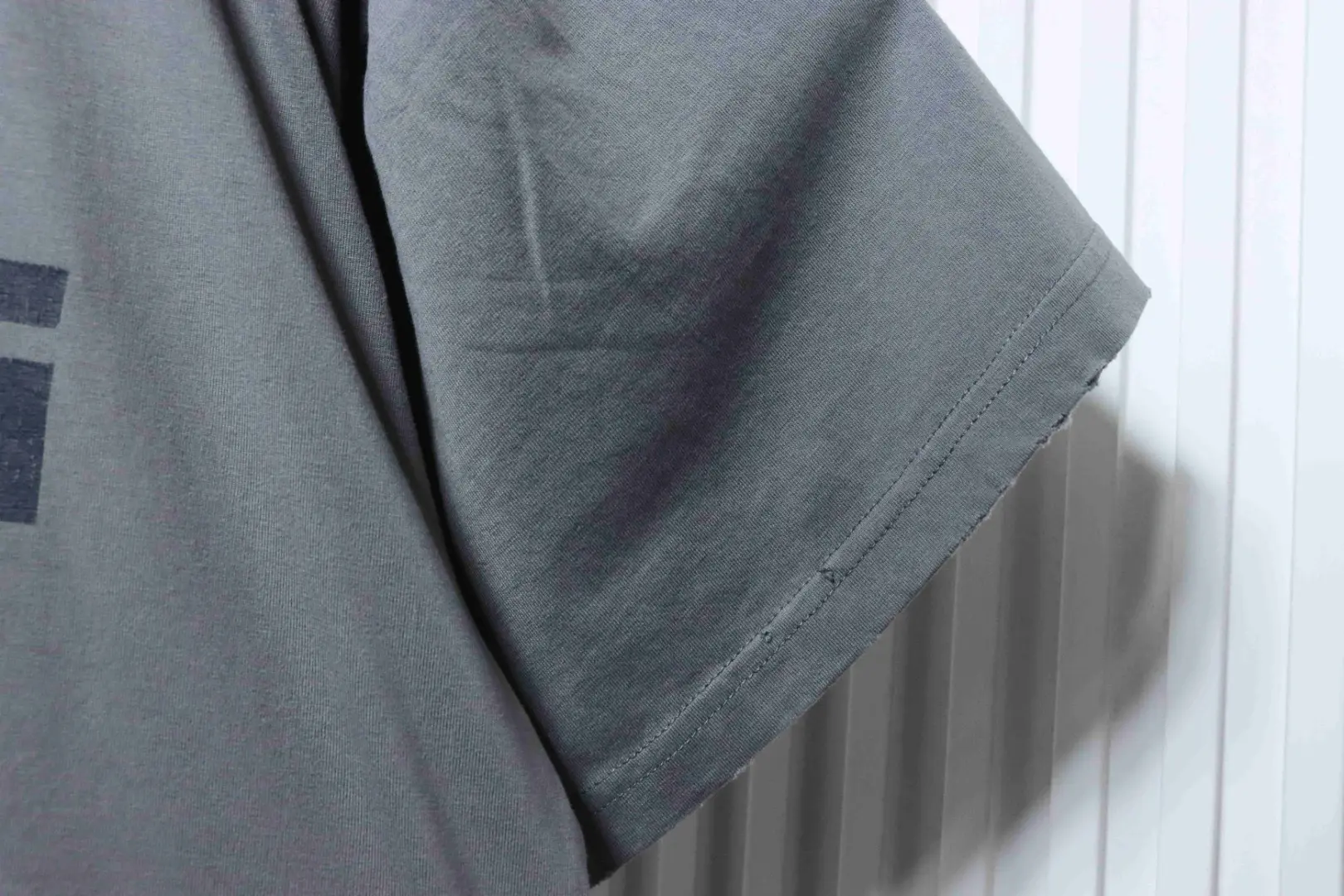 Balenciaga „Human“ T-Shirt mit kurzen Ärmeln – Bild 6