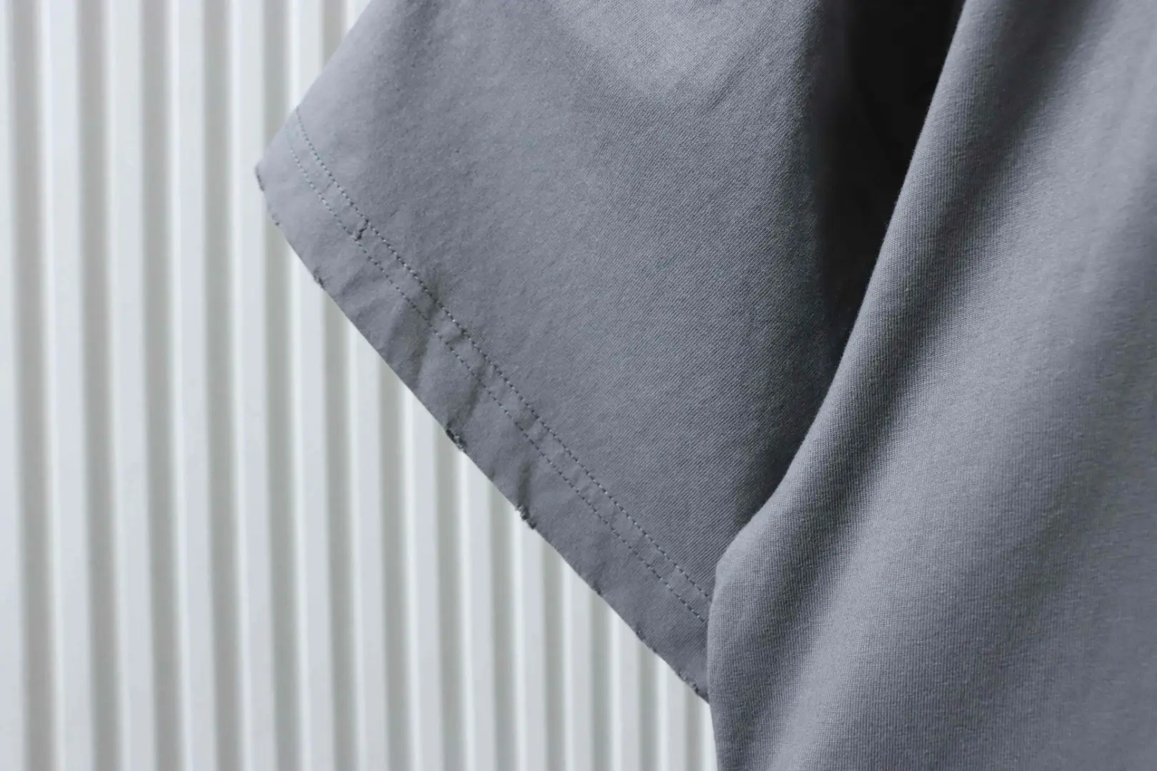 Balenciaga „Human“ T-Shirt mit kurzen Ärmeln – Bild 7