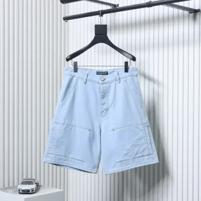 Bestickte, mit Nieten besetzte Jeansshorts