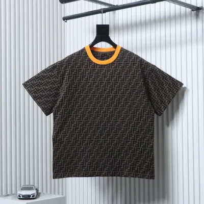Fendi Double F Monogramm Kurzarm-T-Shirt Frontansicht auf Kleiderbügel