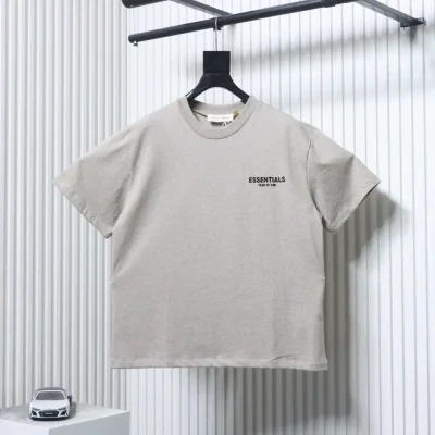 FEAR OF GOD FOG X ESSENTIALS Kurzarm-T-Shirt mit Flockdruck auf Brust und Rücken