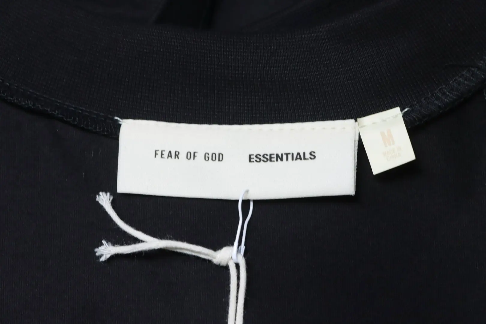 FEAR OF GOD FOG X ESSENTIALS Kurzarm-T-Shirt mit Silikonlabel und Rückendruck – Bild 7