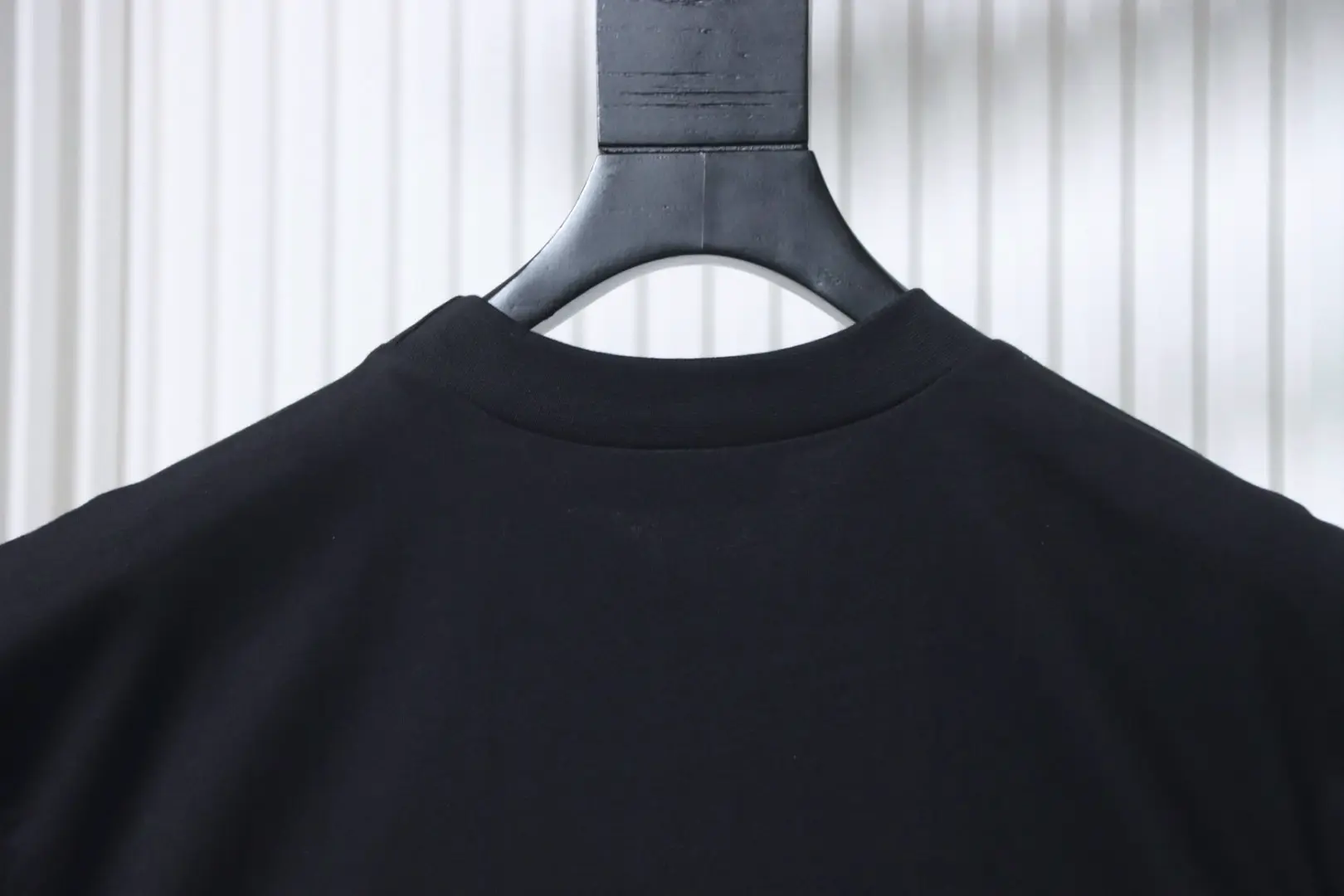 FEAR OF GOD FOG X ESSENTIALS Kurzarm-T-Shirt mit Silikonlabel und Rückendruck – Bild 4