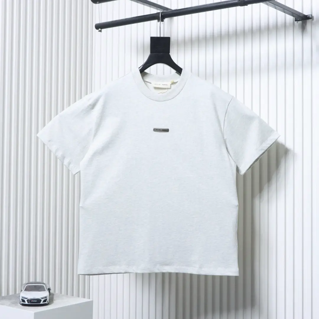 FEAR OF GOD FOG X ESSENTIALS Kurzarm-T-Shirt mit Silikonlabel und Rückendruck – Bild 14