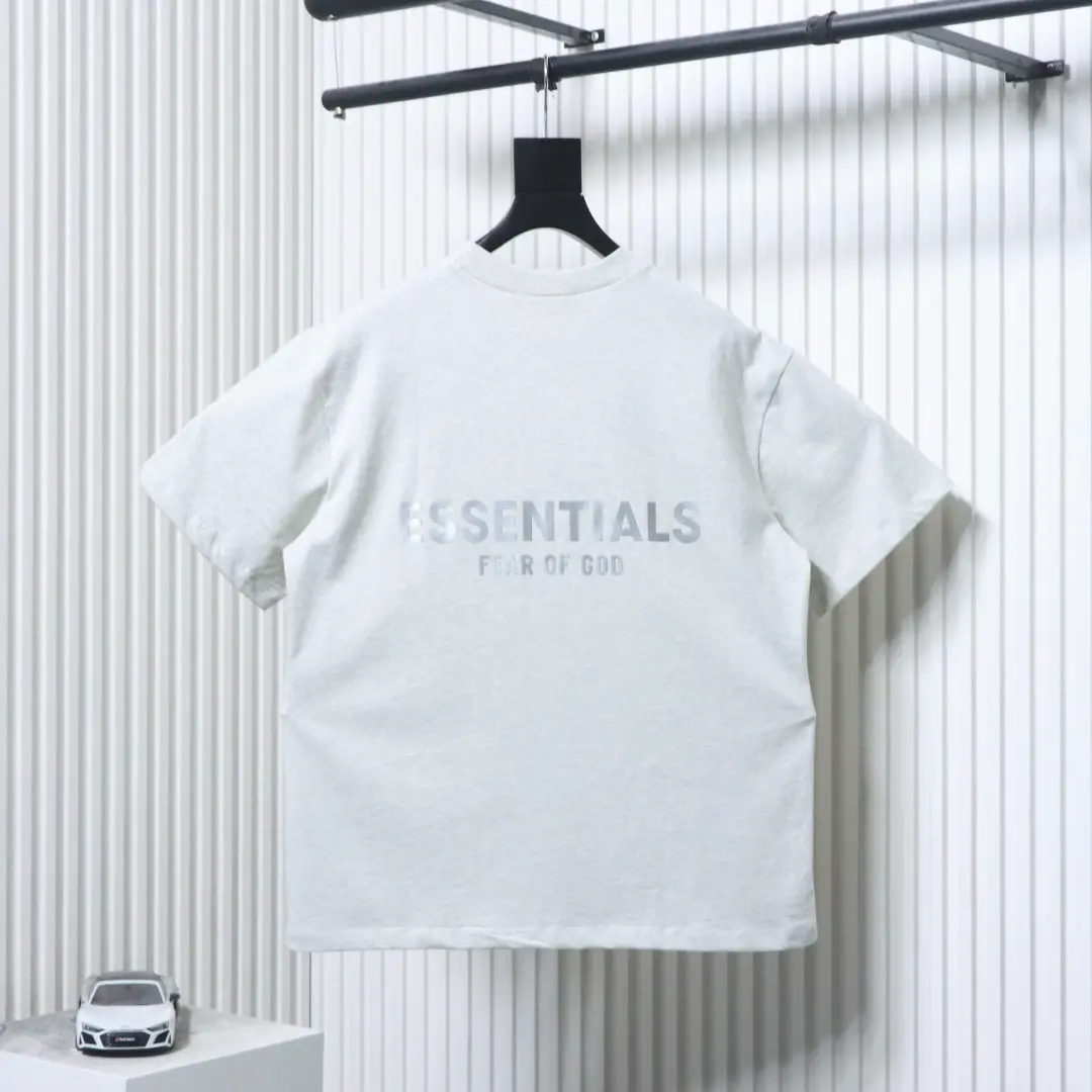 FEAR OF GOD FOG X ESSENTIALS Kurzarm-T-Shirt mit Silikonlabel und Rückendruck – Bild 13