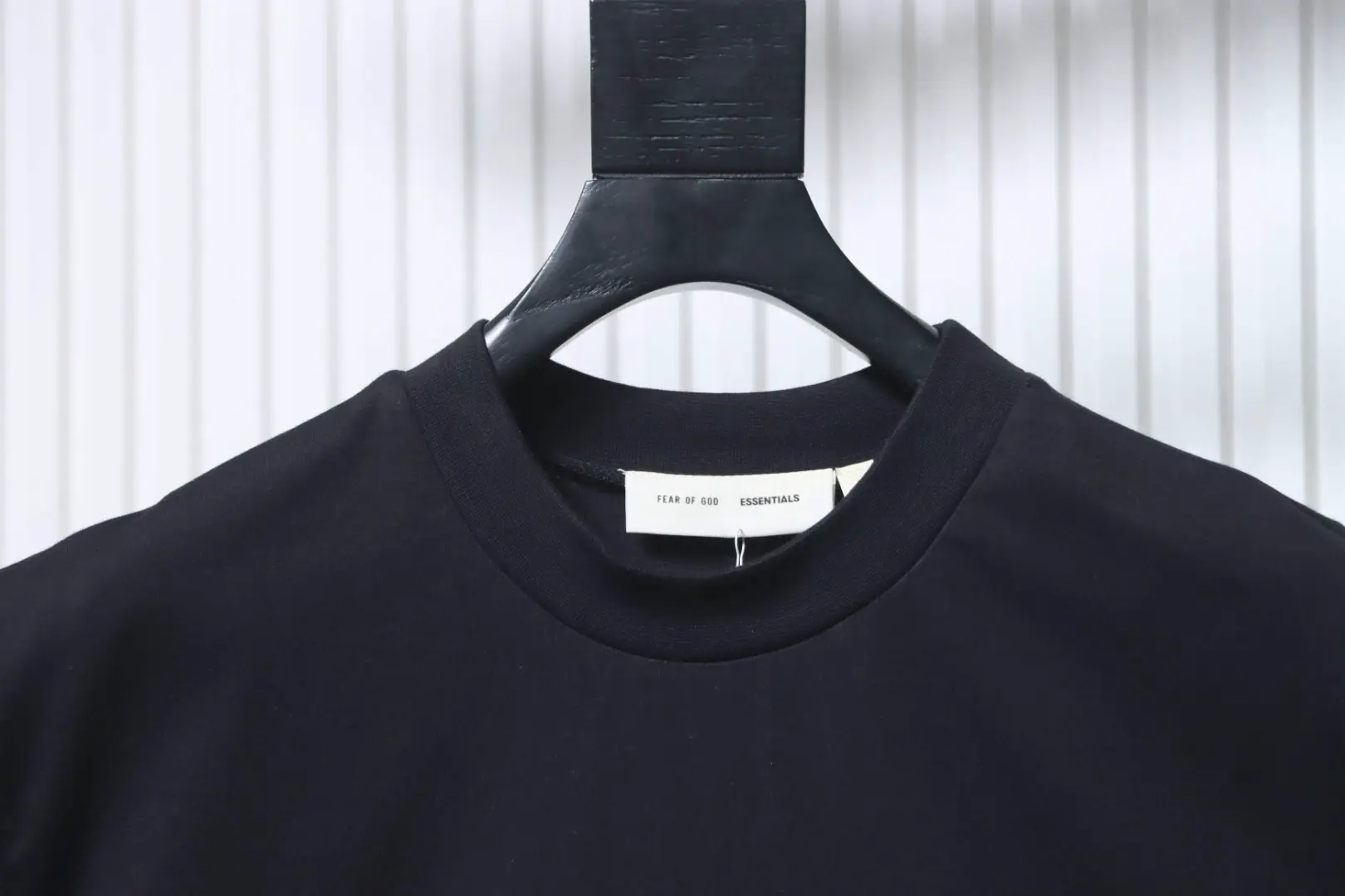 FEAR OF GOD FOG X ESSENTIALS Kurzarm-T-Shirt mit Silikonlabel und Rückendruck – Bild 3
