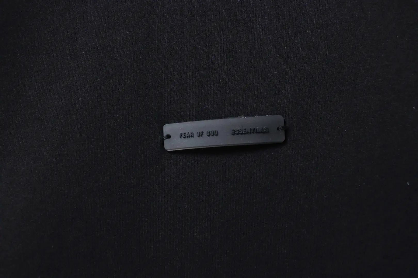 FEAR OF GOD FOG X ESSENTIALS Kurzarm-T-Shirt mit Silikonlabel und Rückendruck – Bild 10