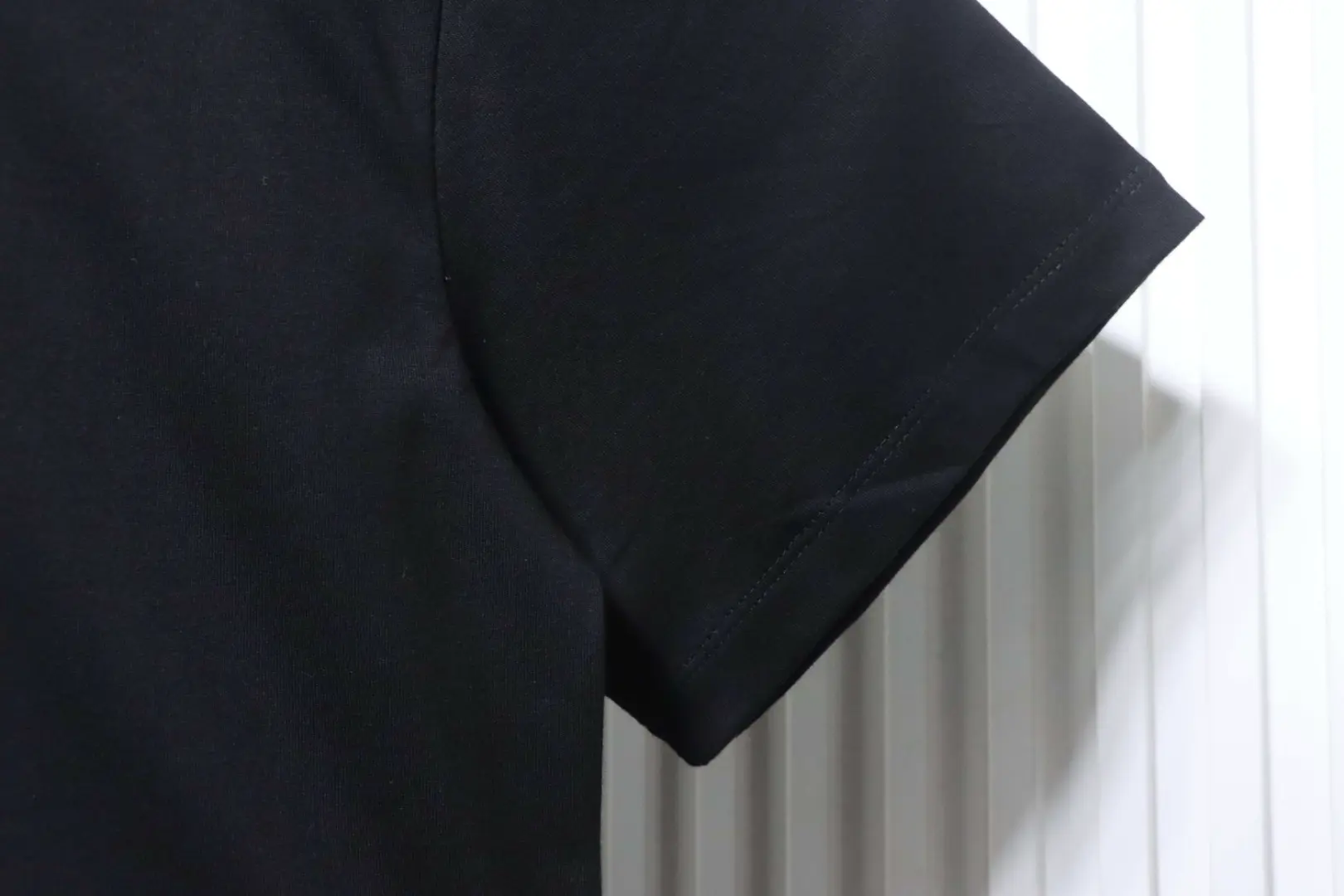 FEAR OF GOD FOG X ESSENTIALS Kurzarm-T-Shirt mit Silikonlabel und Rückendruck – Bild 6