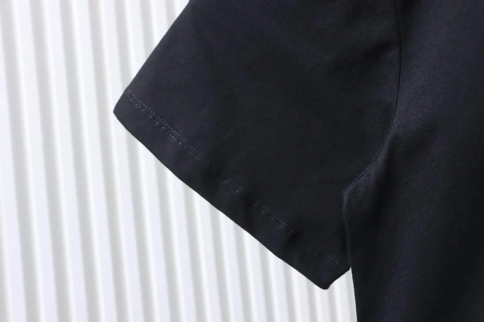 FEAR OF GOD FOG X ESSENTIALS Kurzarm-T-Shirt mit Silikonlabel und Rückendruck – Bild 5