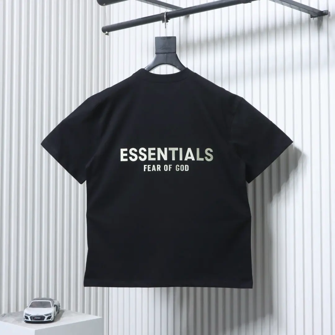 FEAR OF GOD FOG X ESSENTIALS Kurzarm-T-Shirt mit Silikonlabel und Rückendruck