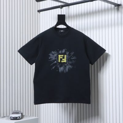 FF Brushstroke Top mit Graffiti-Print und kurzen Ärmeln