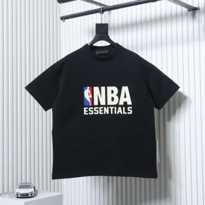 Fear of God x NBA Fog Kollaborations-T-Shirt mit kurzen Ärmeln
