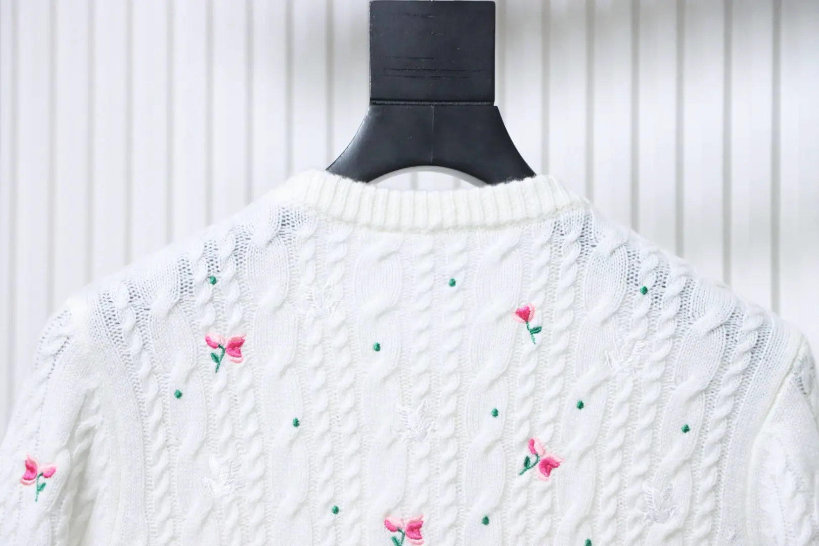 Kaschmir-Cardigan mit Rosen- und Taubenstickerei – Bild 4