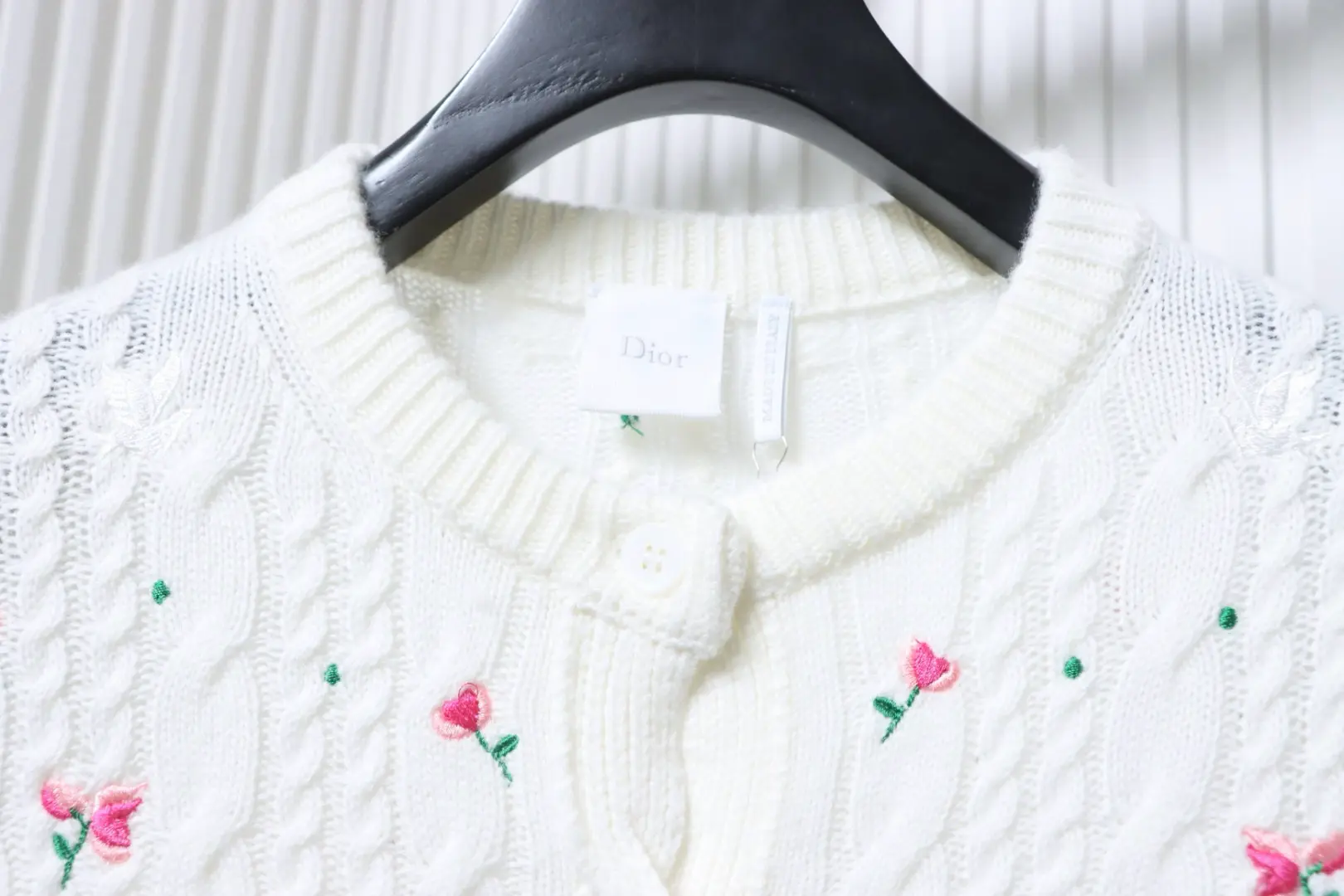 Kaschmir-Cardigan mit Rosen- und Taubenstickerei – Bild 5