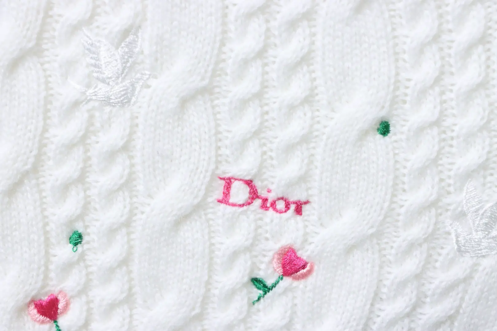 Kaschmir-Cardigan mit Rosen- und Taubenstickerei – Bild 6