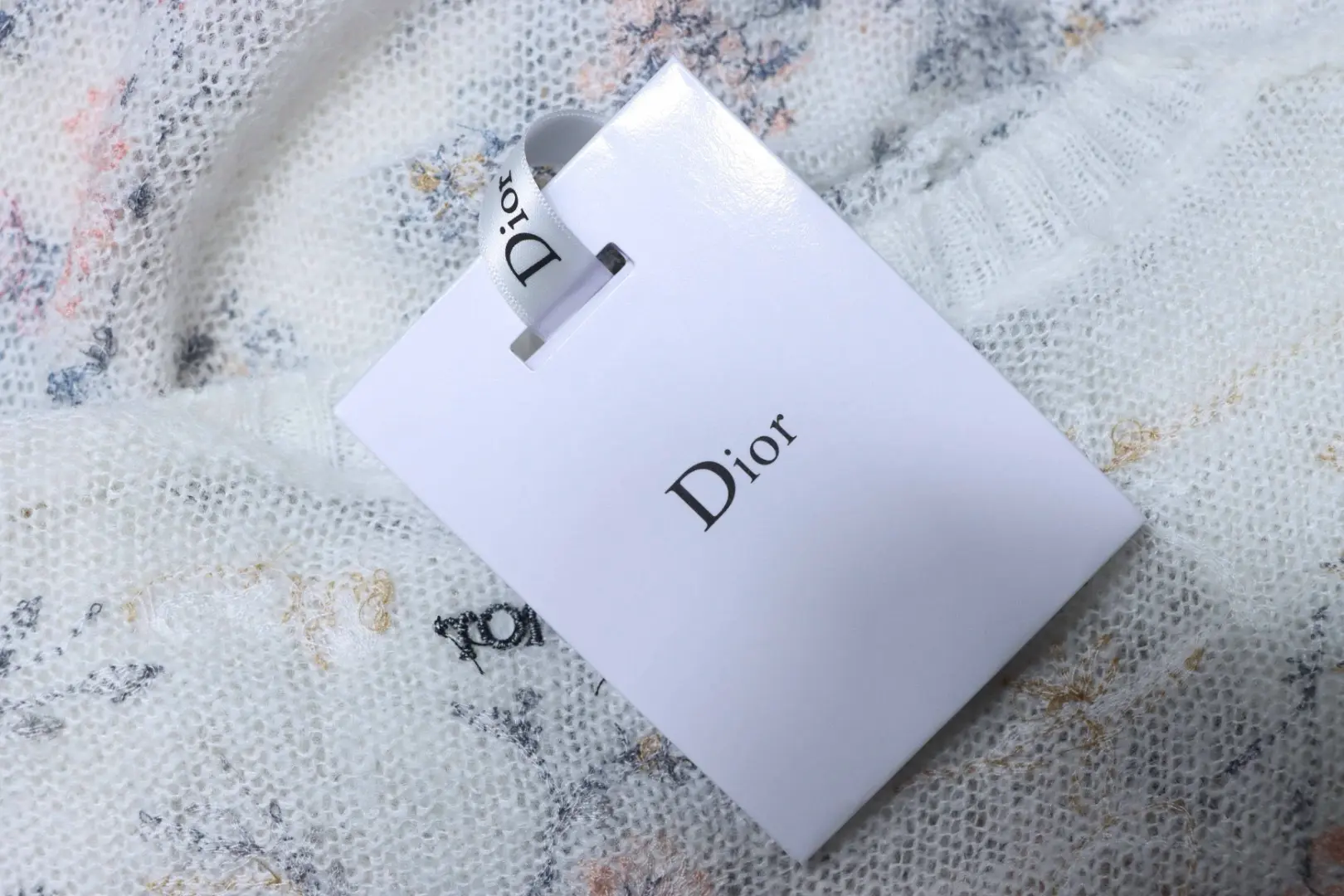 Kaschmirpullover mit floraler Stickerei im Tusche-Stil – Bild 9