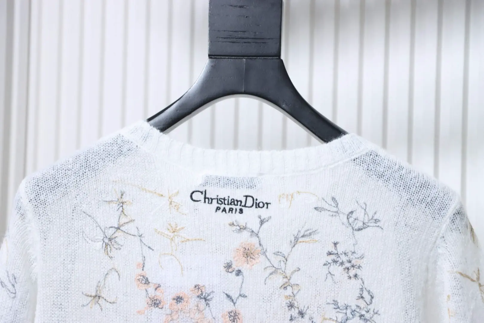 Kaschmirpullover mit floraler Stickerei im Tusche-Stil – Bild 4