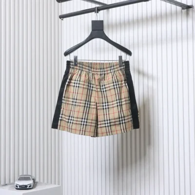 Klassische karierte Shorts mit schwarz eingefasstem Webbandbesatz