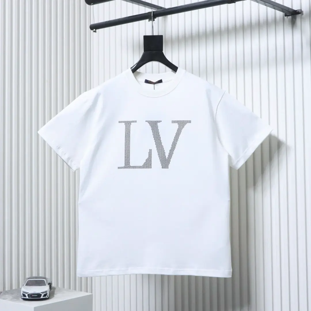 Klassisches Kurzarm-T-Shirt mit großem Strass-Logo – Bild 9