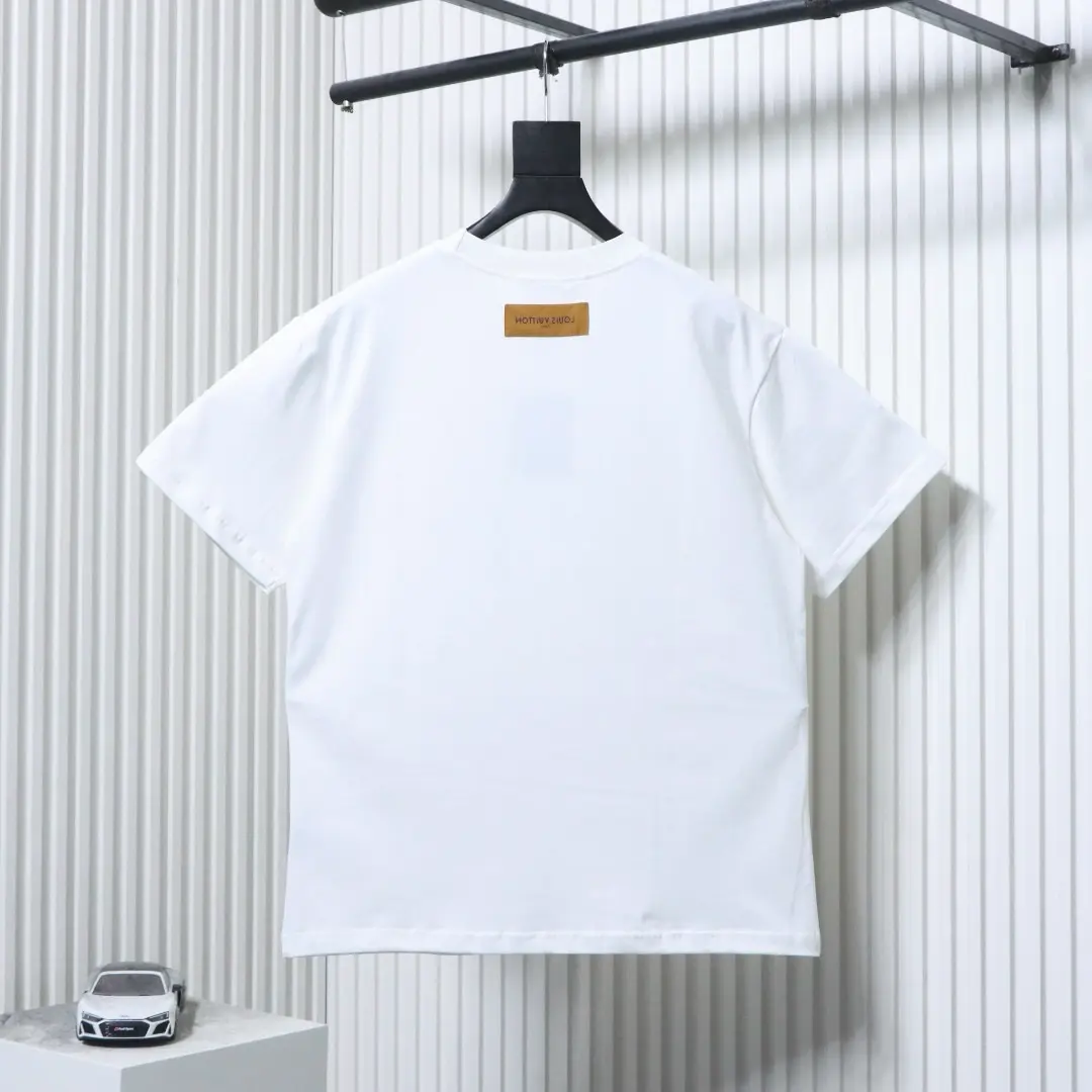 Klassisches Kurzarm-T-Shirt mit großem Strass-Logo – Bild 10