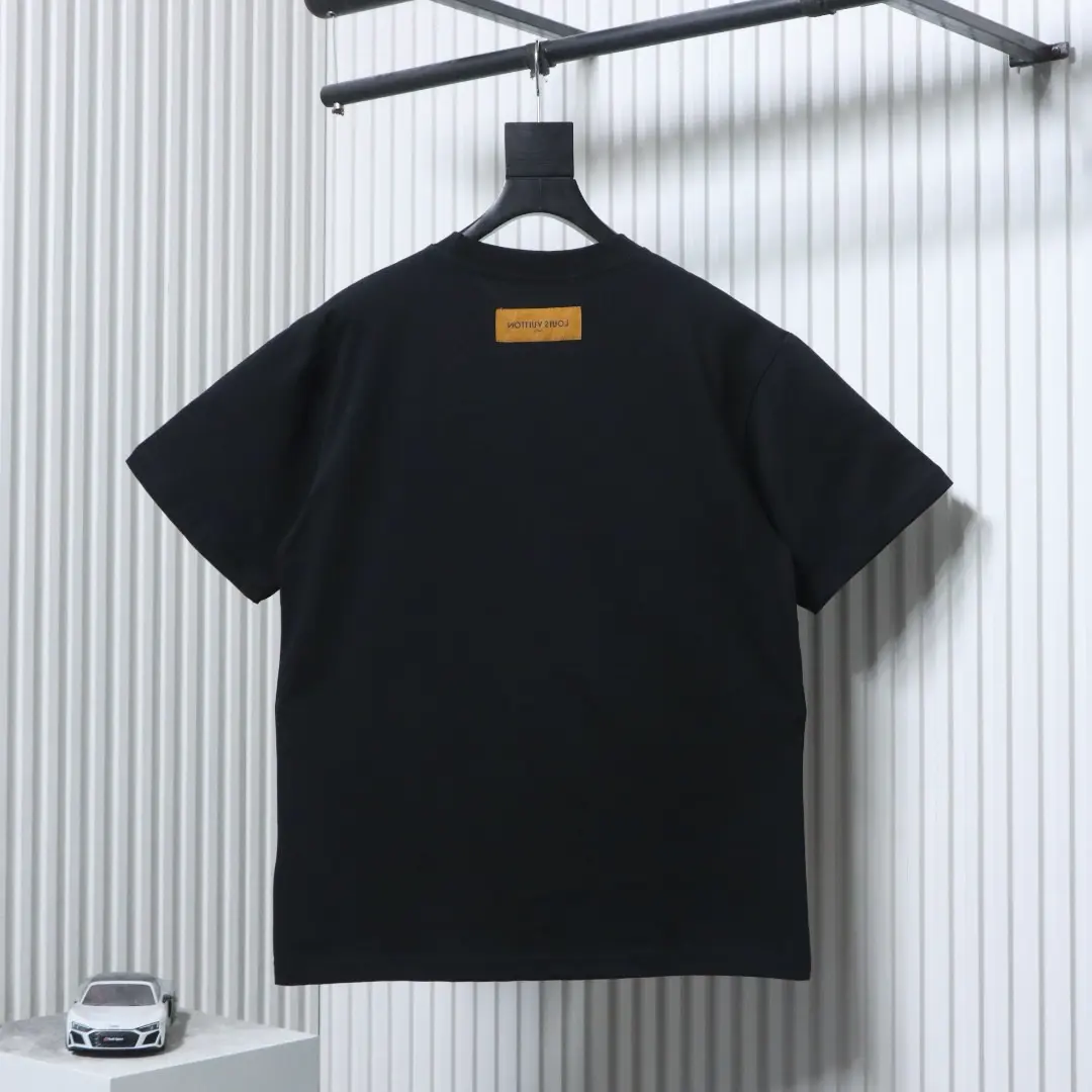 Klassisches Kurzarm-T-Shirt mit großem Strass-Logo – Bild 2