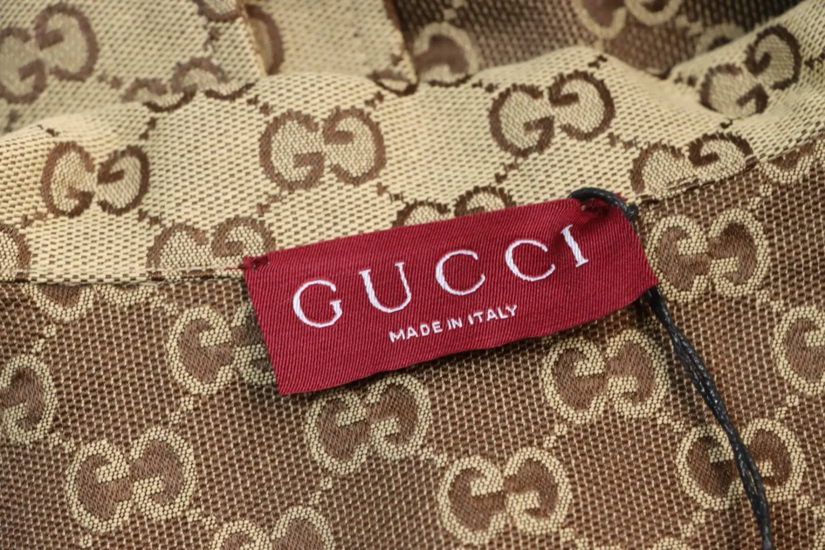 Klassisches Kurzarmhemd mit gesticktem GG-Pferde-Jahresabzeichen – Bild 9