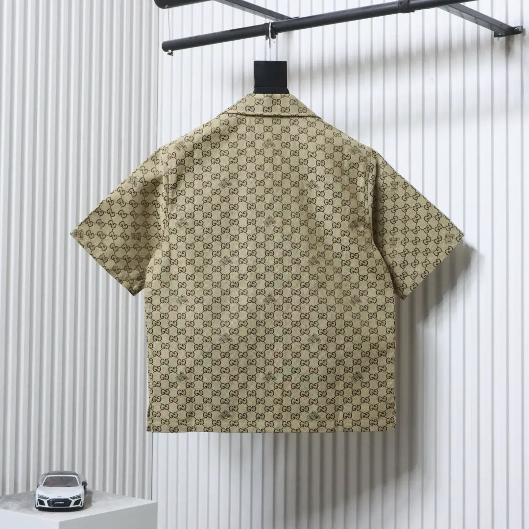 Klassisches Kurzarmhemd mit gesticktem GG-Pferde-Jahresabzeichen – Bild 2