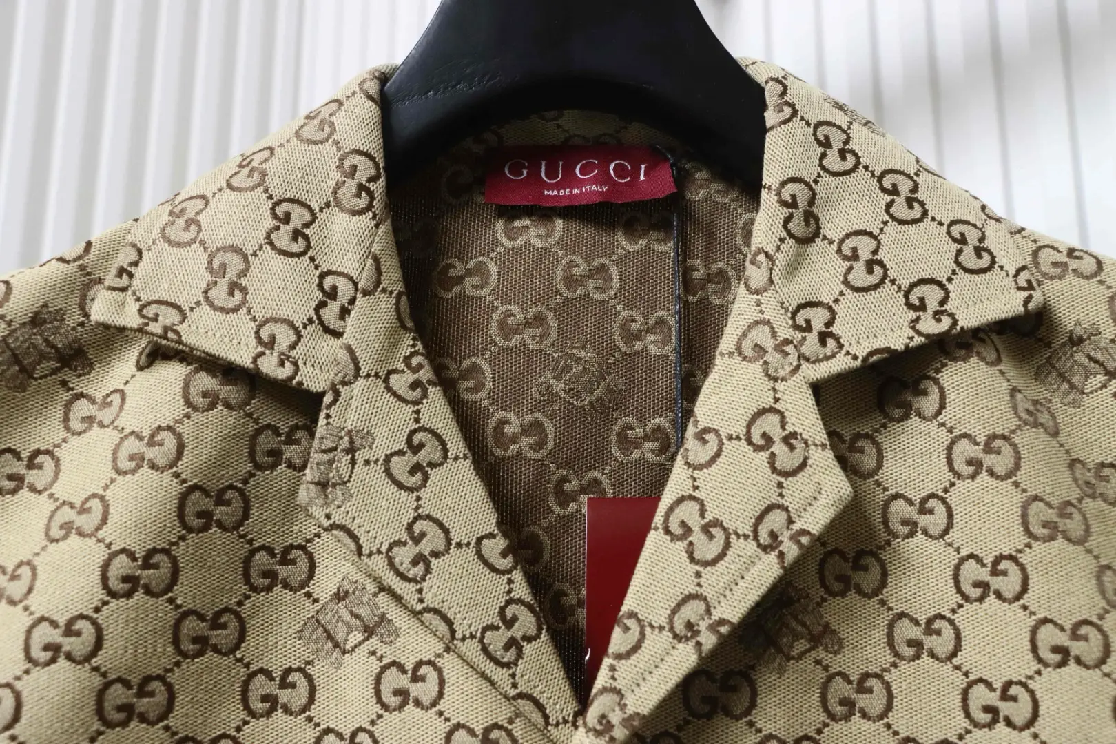 Klassisches Kurzarmhemd mit gesticktem GG-Pferde-Jahresabzeichen – Bild 5