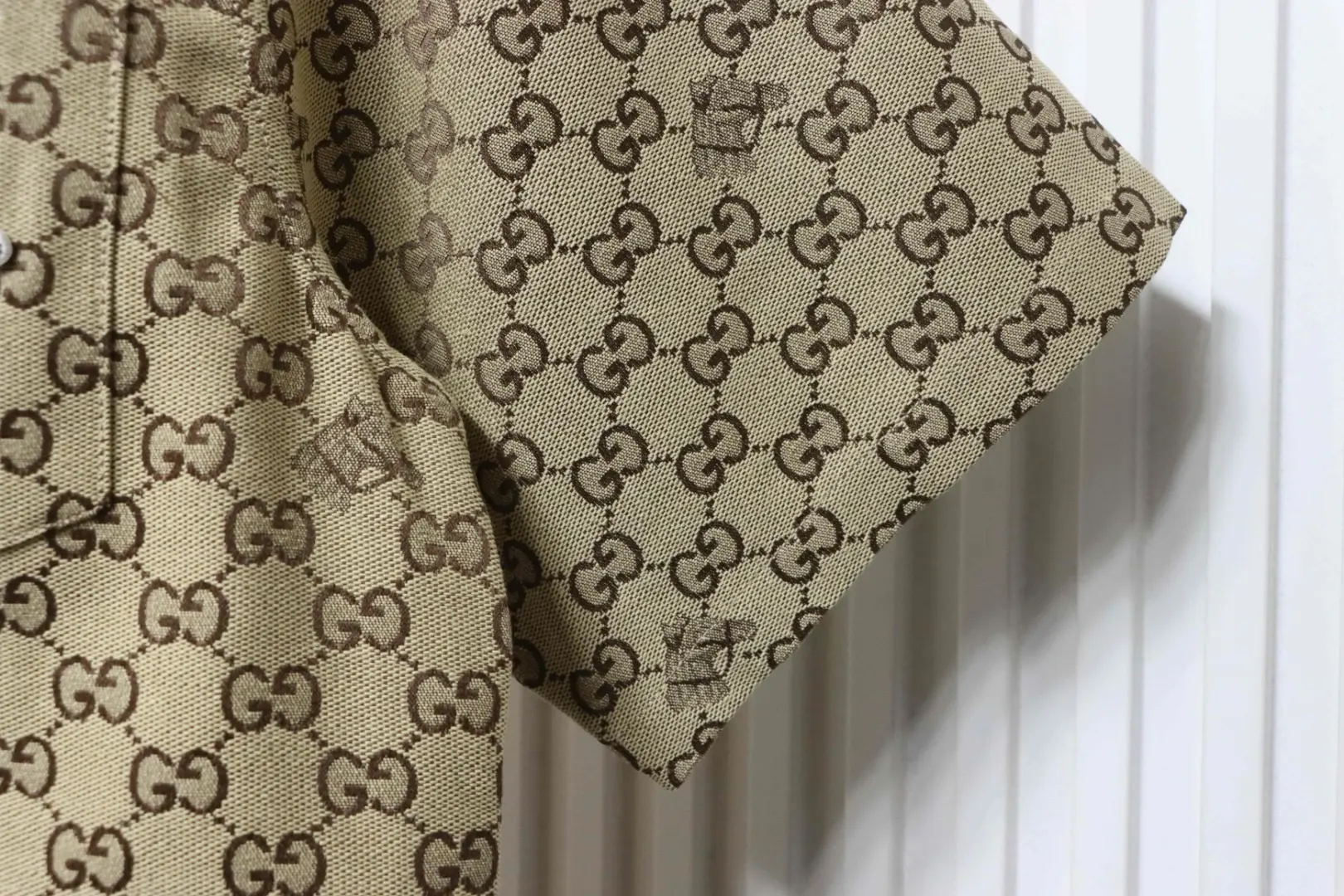 Klassisches Kurzarmhemd mit gesticktem GG-Pferde-Jahresabzeichen – Bild 7