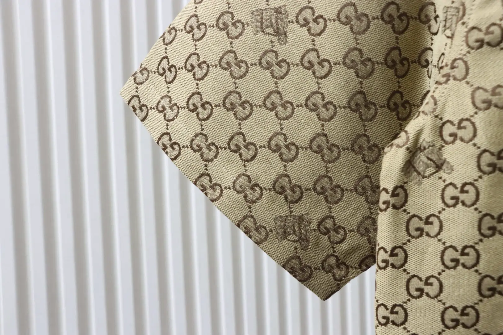 Klassisches Kurzarmhemd mit gesticktem GG-Pferde-Jahresabzeichen – Bild 8