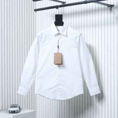 Klassisches Langarmhemd mit besticktem Kriegspferdemotiv