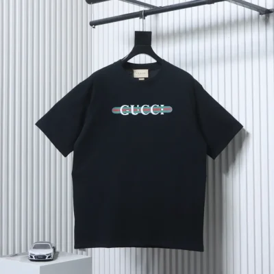 Klassisches T-Shirt mit Webband-Print und kurzen Ärmeln