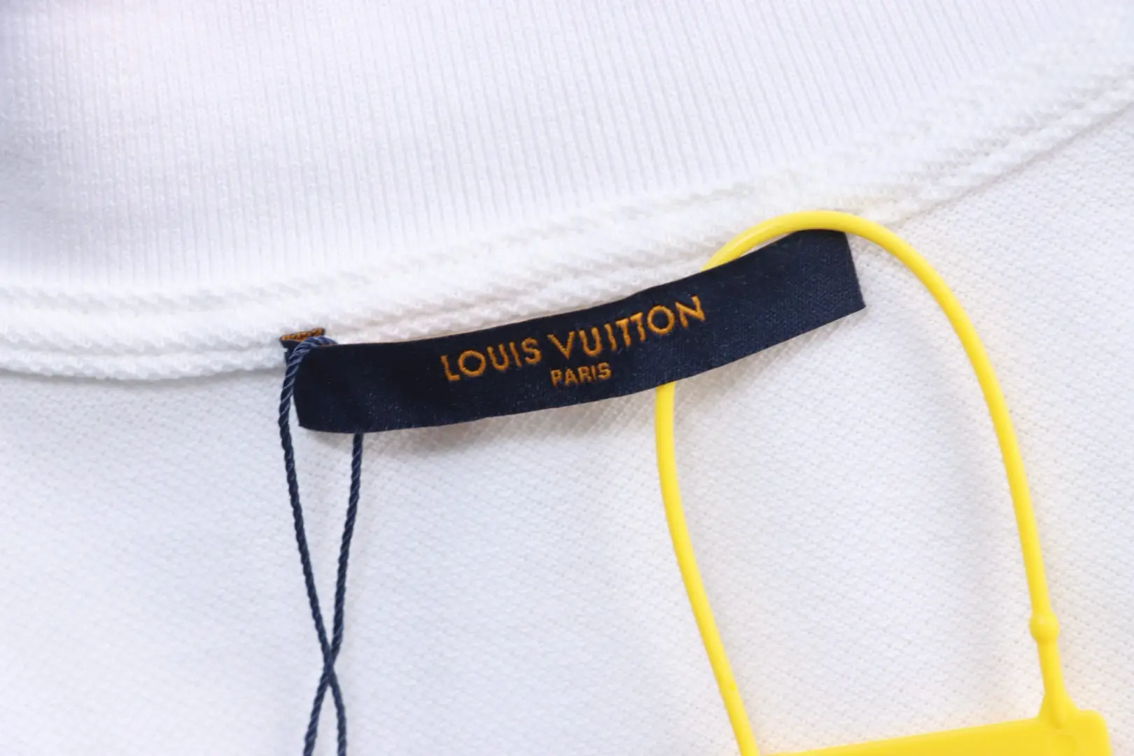 Kurzärmeliges Poloshirt mit Nadelstickerei – Bild 9