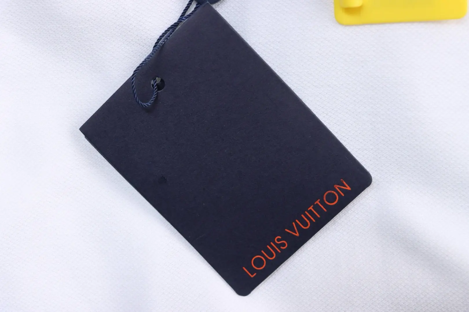 Kurzärmeliges Poloshirt mit Nadelstickerei – Bild 10