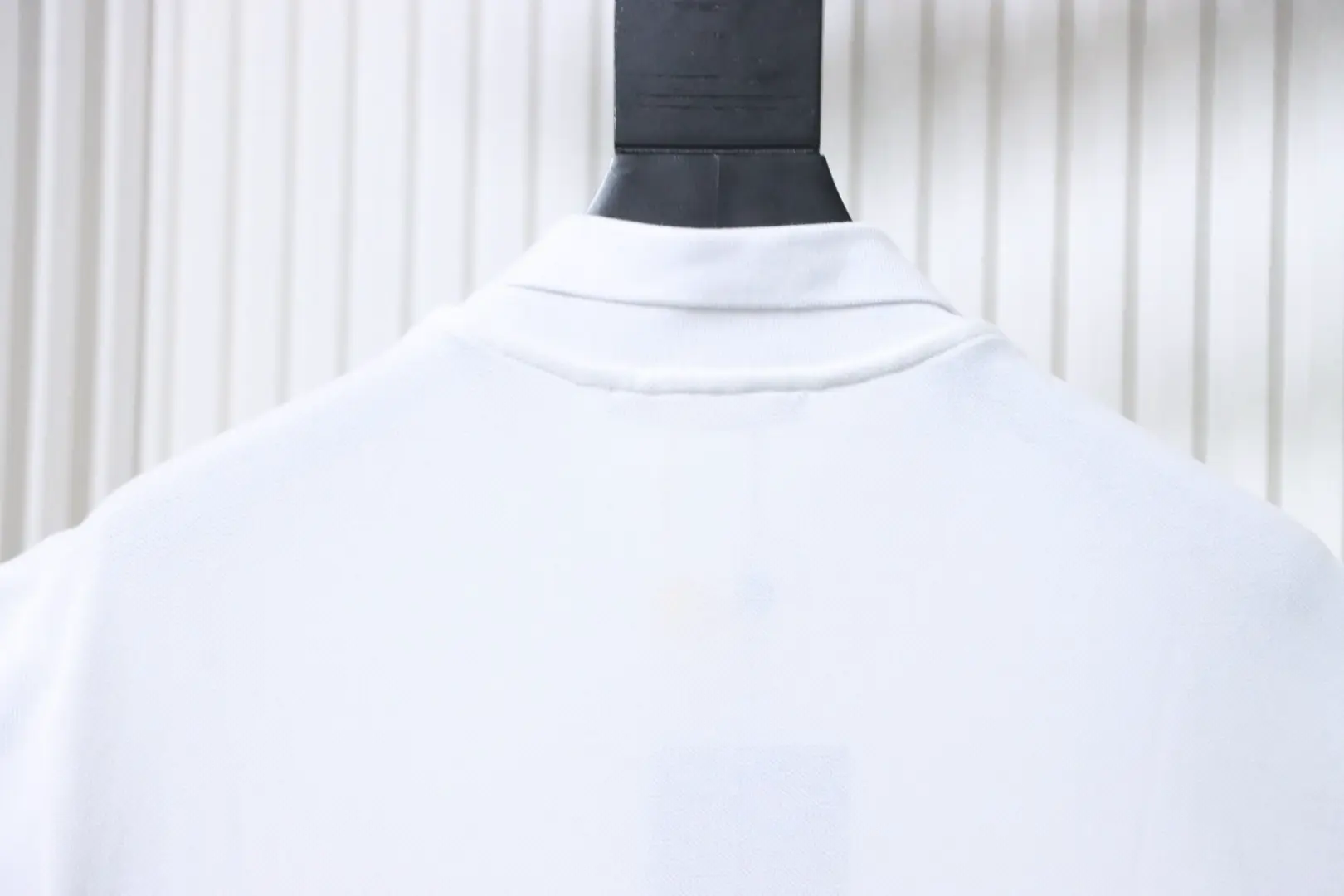 Kurzärmeliges Poloshirt mit Nadelstickerei – Bild 4