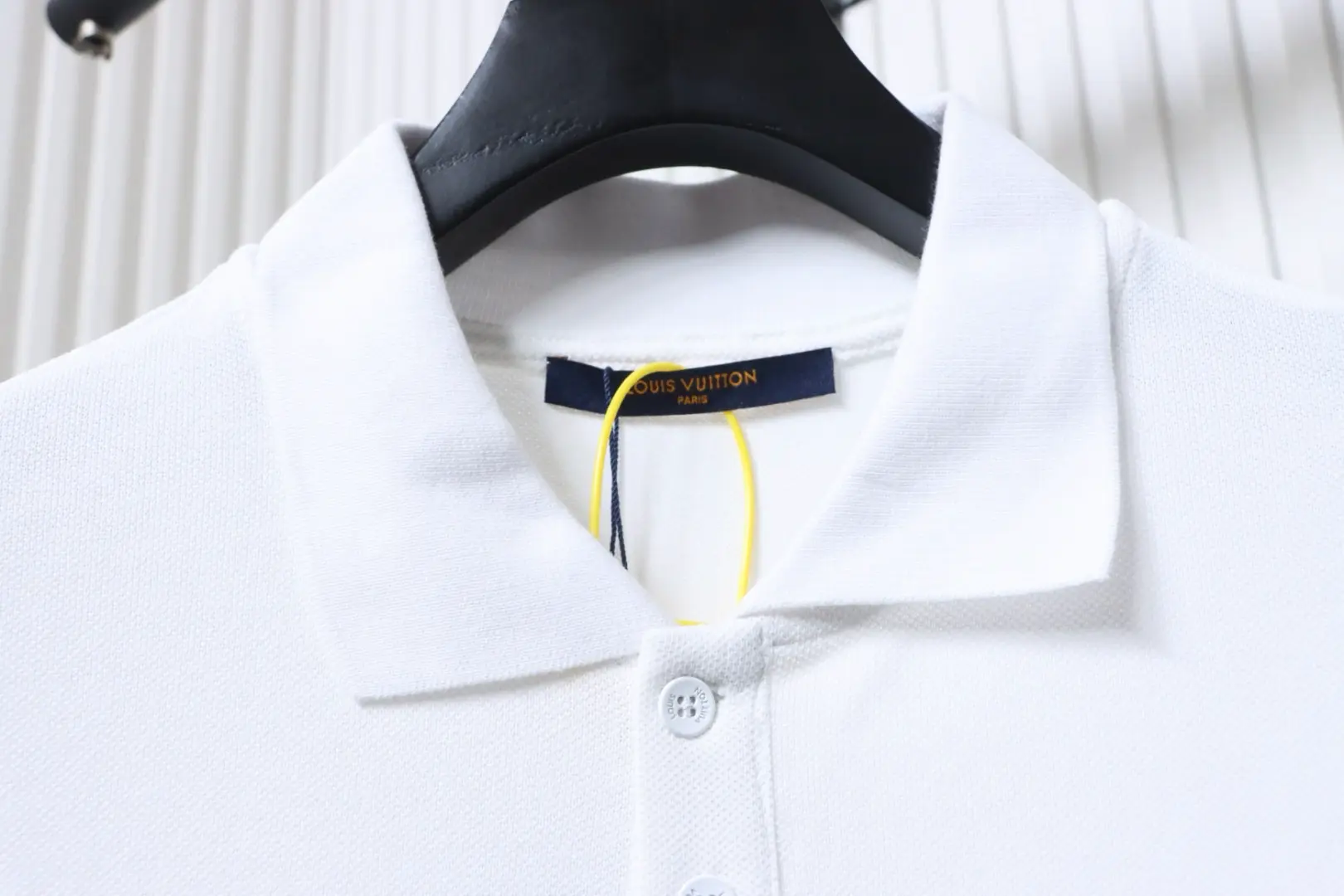 Kurzärmeliges Poloshirt mit Nadelstickerei – Bild 5