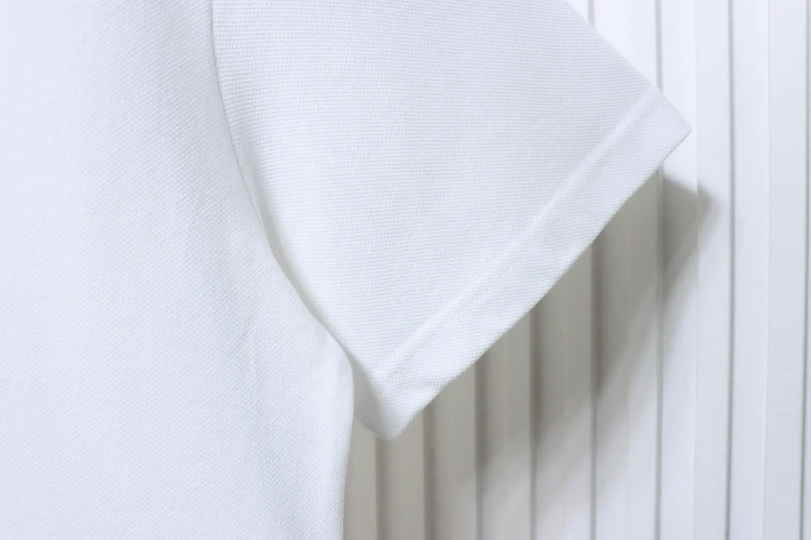 Kurzärmeliges Poloshirt mit Nadelstickerei – Bild 7