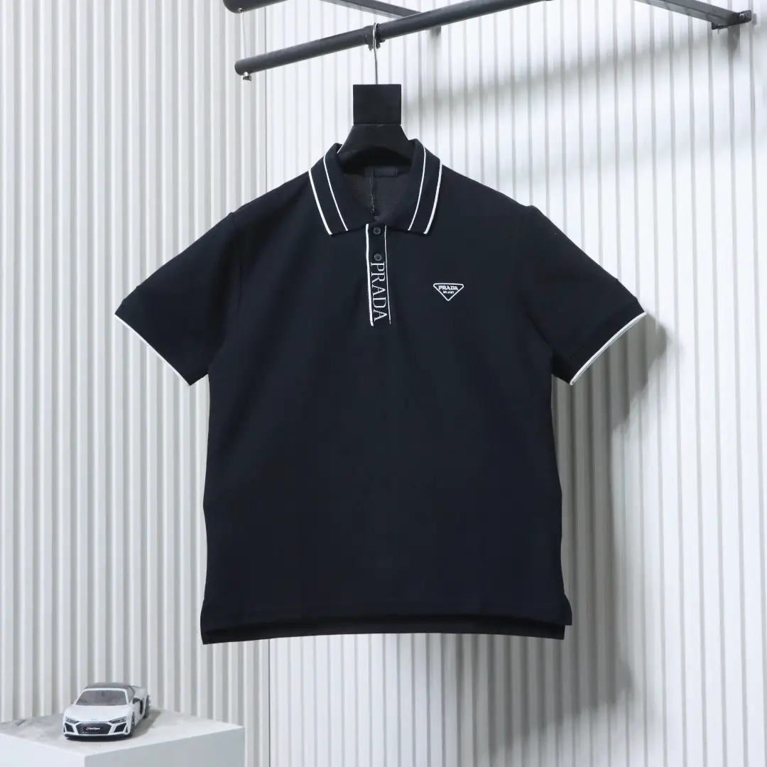 Kurzärmeliges Poloshirt mit gerippter Knopfleiste, Schriftzug, Dreieckslogo und Stickerei – Bild 12