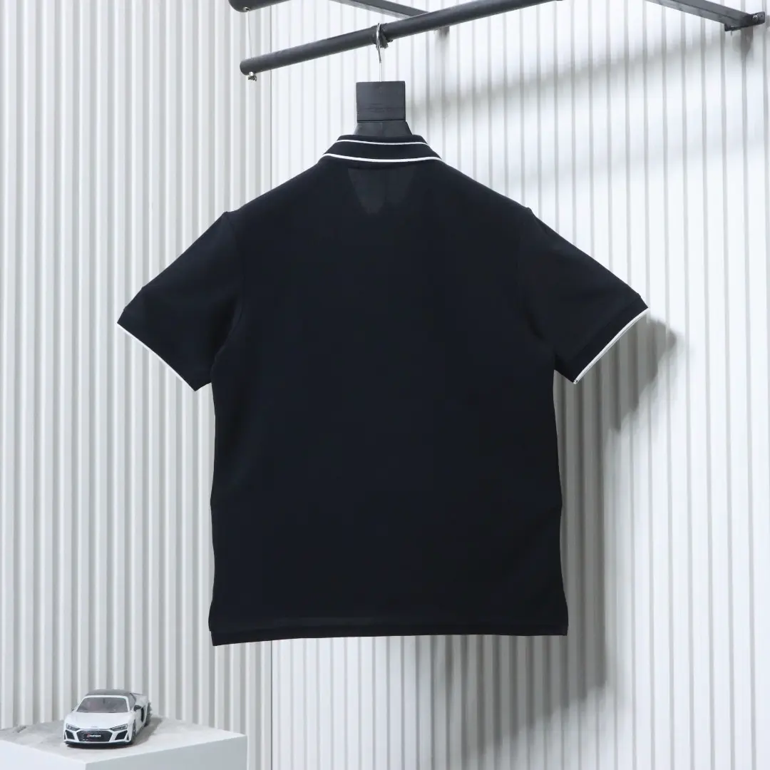 Kurzärmeliges Poloshirt mit gerippter Knopfleiste, Schriftzug, Dreieckslogo und Stickerei – Bild 13