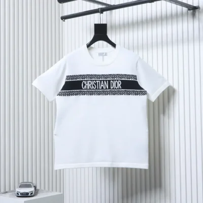 Kurzärmeliges Strick-T-Shirt mit Buchstaben-Jacquard auf der Vorderseite