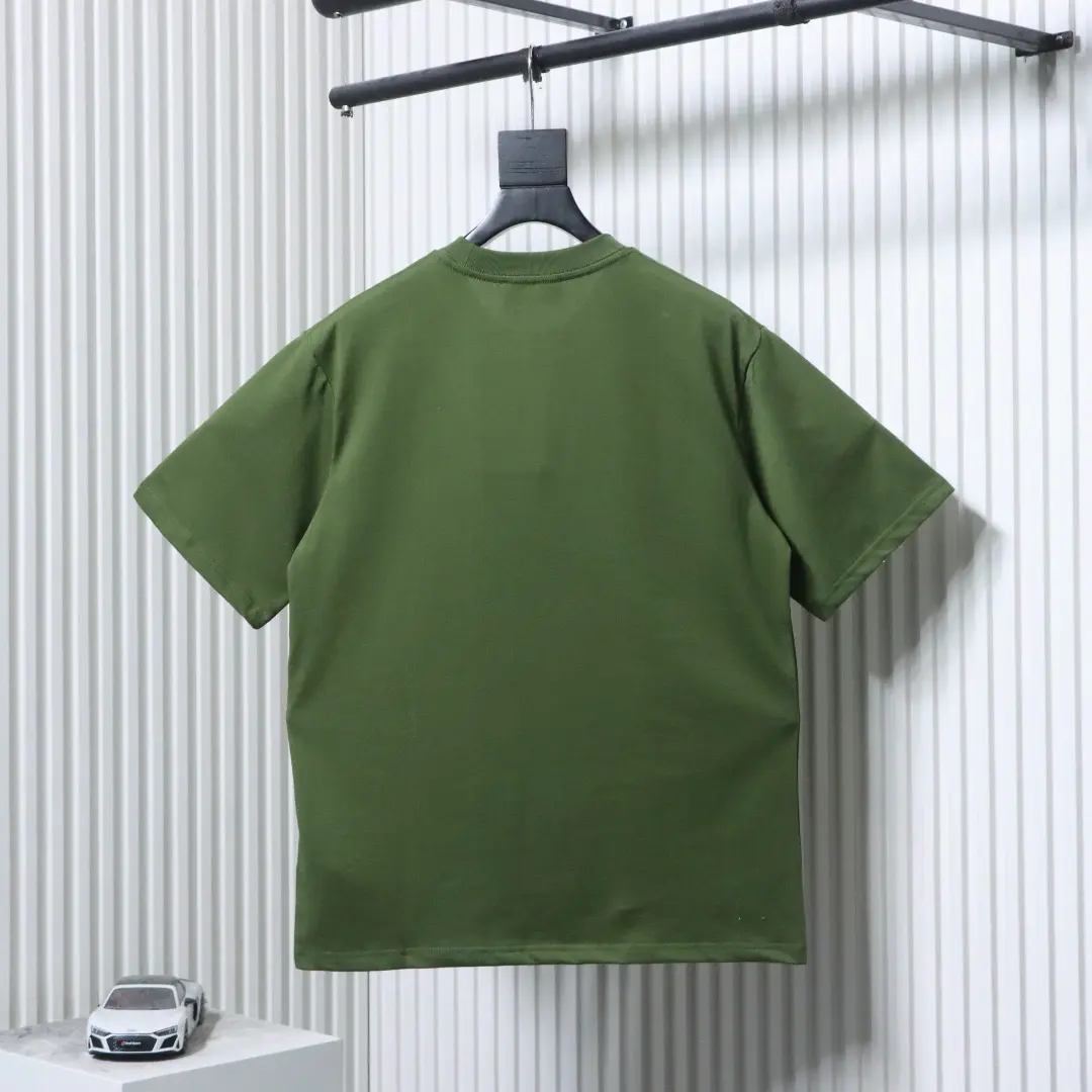 Kurzärmeliges T-Shirt mit gesticktem Doppel-G-Schriftzug auf der Brust – Bild 12